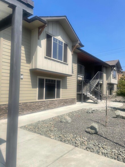 2500 Shay Ct, Fortuna, CA 95540