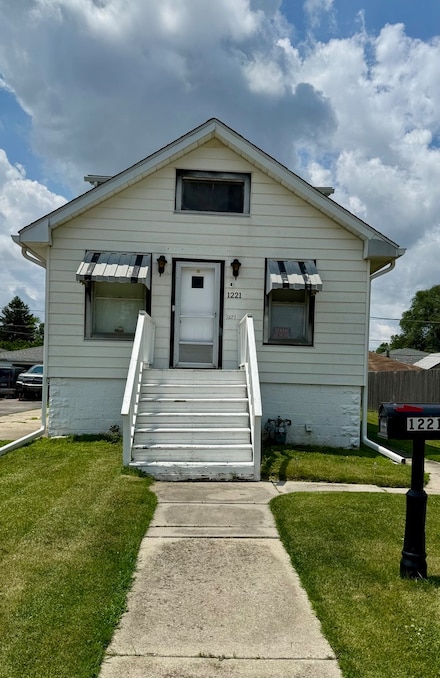 1221 Nicholson St, Joliet, IL 60435