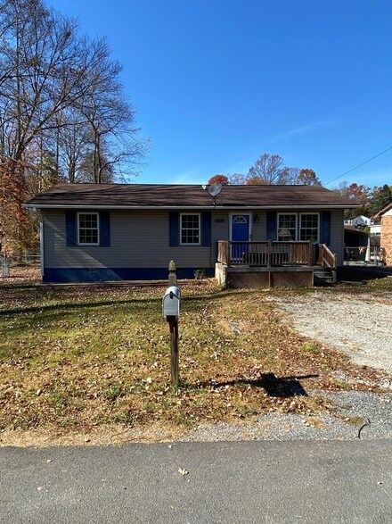 214 Joy St, Oak Hill, WV 25901