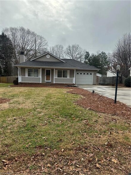 2002 Sunrise Cir, Lexington, NC 27295