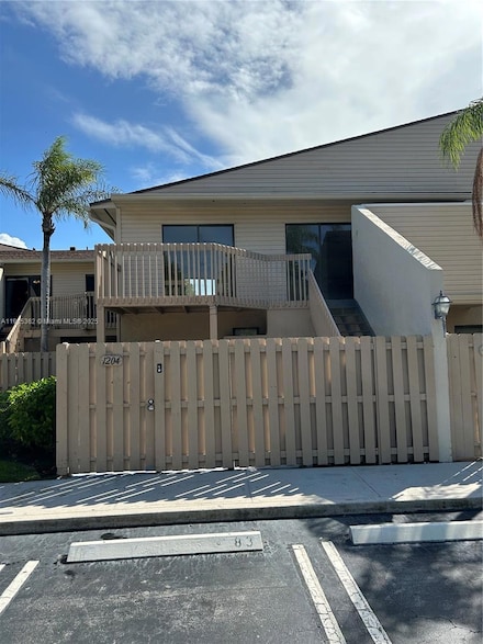 600 Executive Center Dr Unit 204, West Palm Beach, FL 33401