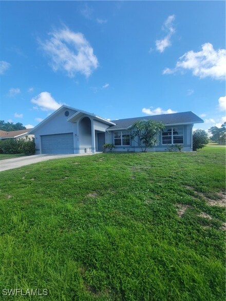 19399 Orchidtree Ct, Lehigh Acres, FL 33936