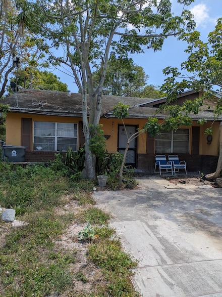 3900 Kenas St, West Palm Beach, FL 33403