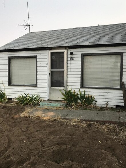 109 E Yakima Ave, Moxee, WA 98936