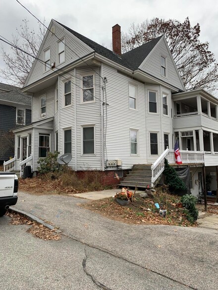 41 Gamage Ave, Auburn, ME 04210