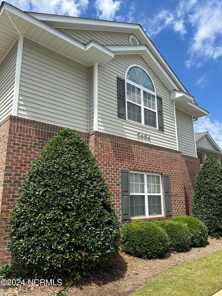 2404 King Richard Ct Unit E, Greenville, NC 27858