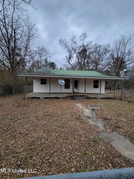 624 Capital Ave, Leakesville, MS 39451