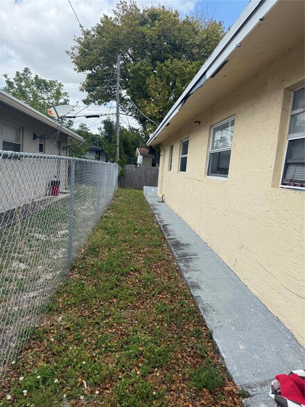 2751 NW 14th Ct, Fort Lauderdale, FL 33311