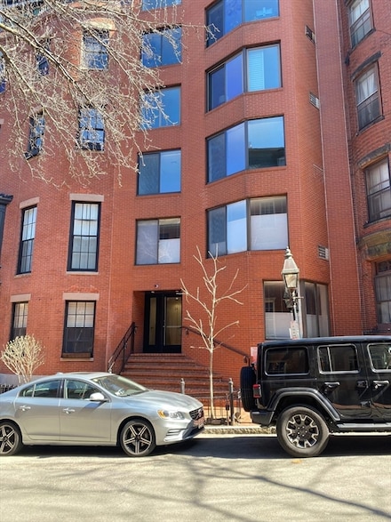 34 Hancock St Unit 1D, Boston, MA 02114