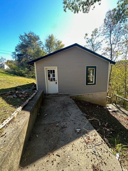 8883 W Virginia St, French Lick, IN 47432
