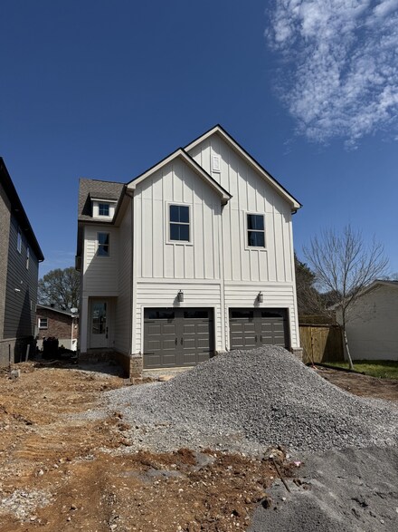 614 Continental Dr, Nashville, TN 37209