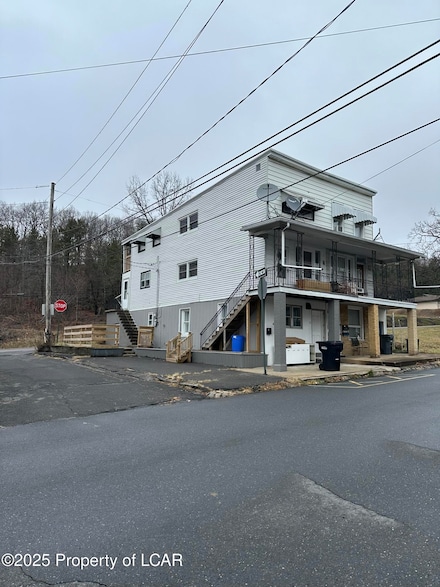 497 W Girard St, Mount Carmel, PA 17851
