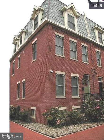 425 S 6th St, Camden, NJ 08103