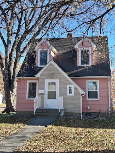 224 12th St N, Moorhead, MN 56560