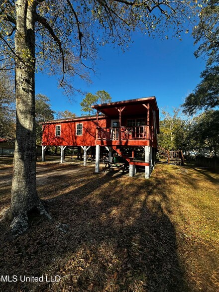 3844 Grand Bature Rd, Moss Point, MS 39562