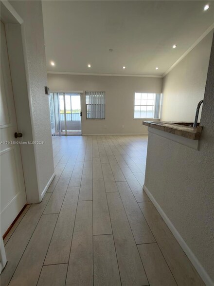 2831 N Oakland Forest Dr Unit 304, Oakland Park, FL 33309