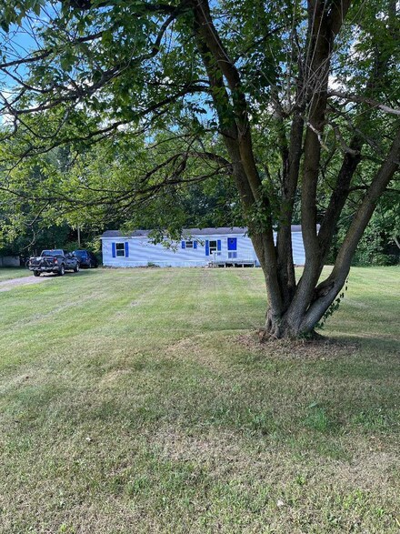 8648 Elm Ln, Saranac, MI 48881
