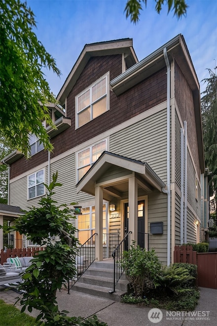 333 16th Ave E, Seattle, WA 98112