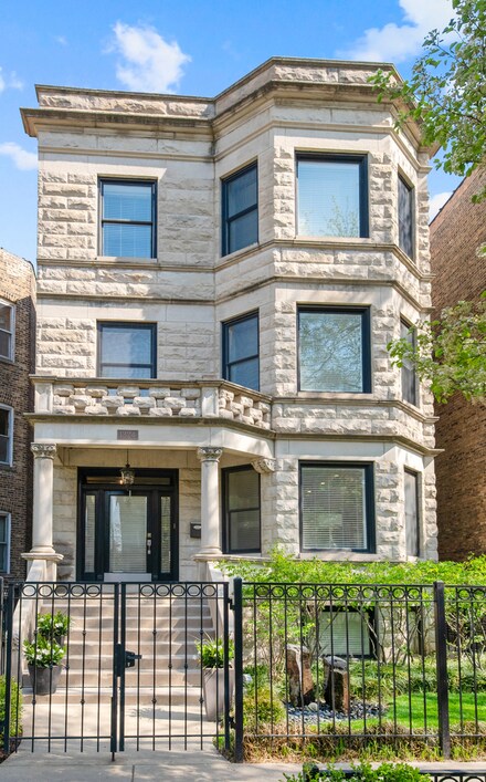 1324 W Eddy St, Chicago, IL 60657
