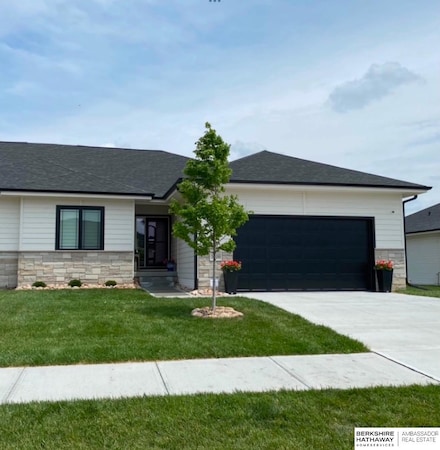 5509 N 209th St, Elkhorn, NE 68022