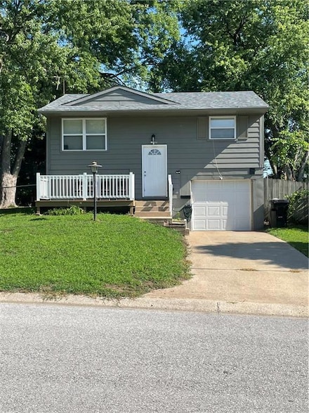 18406 E Shoshone Dr, Independence, MO 64058