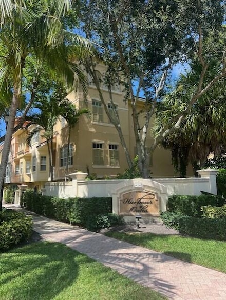 11750 Valencia Gardens Ave, Palm Beach Gardens, FL 33410