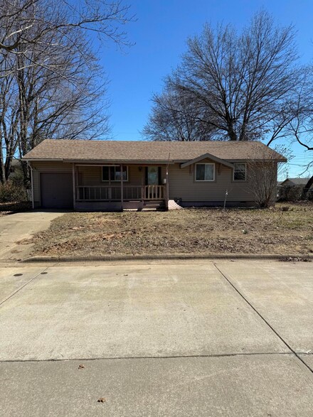 2126 S Vale Ave, Springfield, MO 65807
