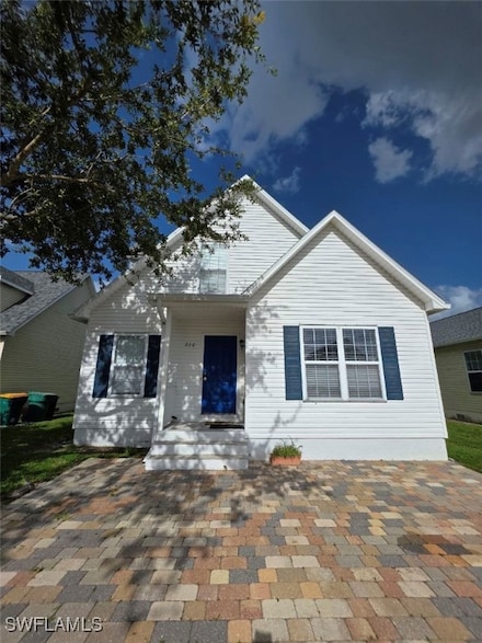 250 Leawood Cir, Naples, FL 34104