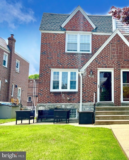 1838 Benson St, Philadelphia, PA 19152