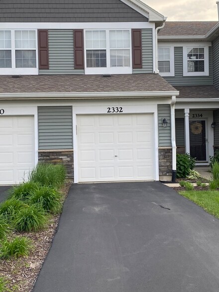 2332 Overlook Ct, Naperville, IL 60563