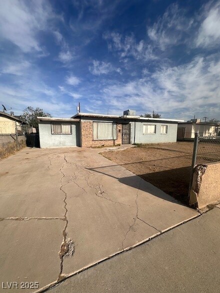 2820 Fort Sumter Dr, North Las Vegas, NV 89030