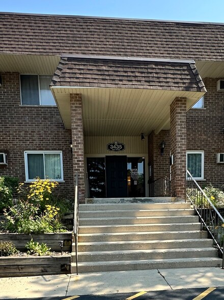 3435 83rd St Unit C18, Woodridge, IL 60517