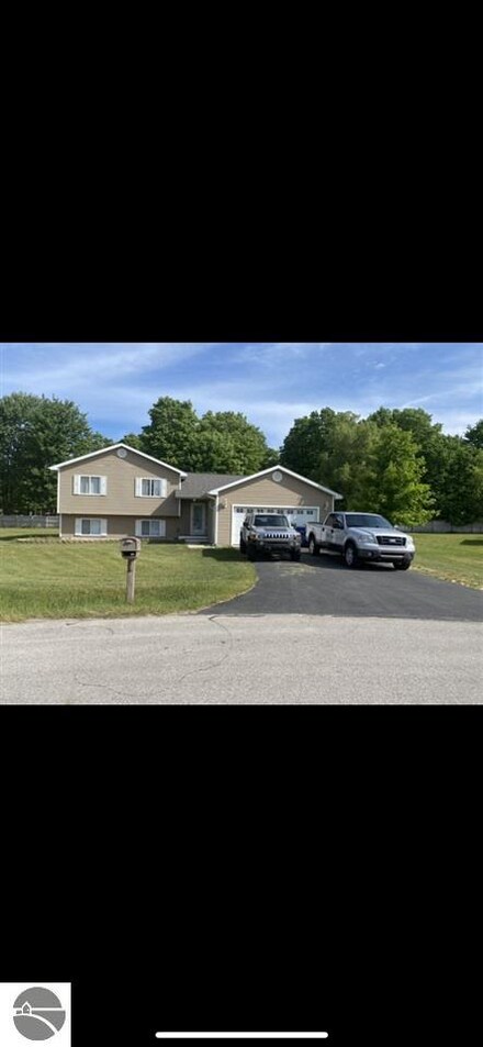 4680 Quail Ct, Traverse City, MI 49685