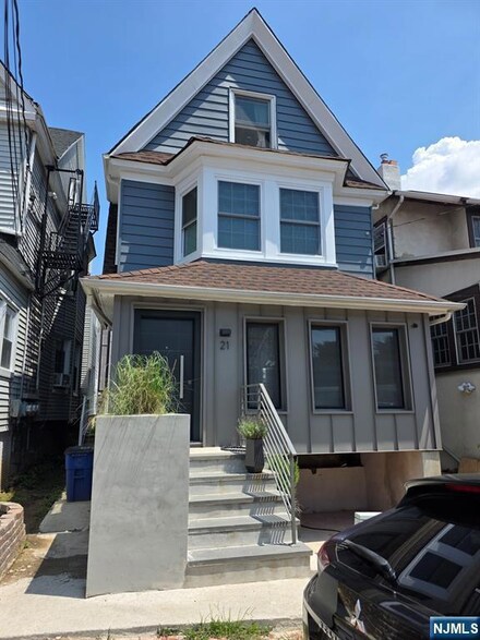 21 Valley Place Unit 3, Edgewater, NJ 07020