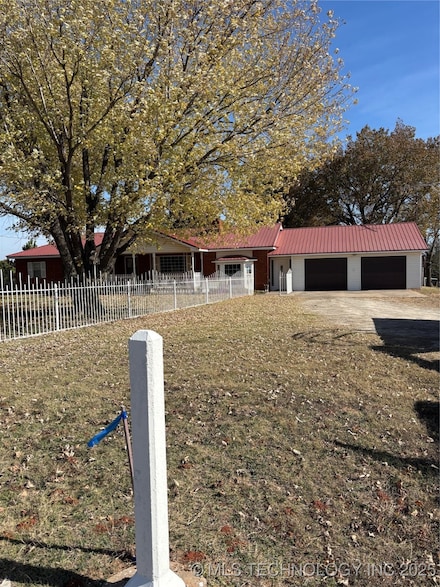 3113 S Twin Mounds, Yale, OK 74085