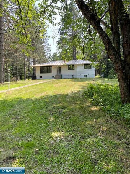 7898 Wuori Rd, Virginia, MN 55792