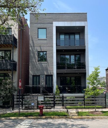 1834 N Rockwell St Unit 1R, Chicago, IL 60647