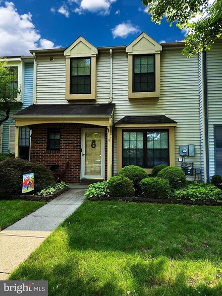 11 Chadwick Ct, Trenton, NJ 08691