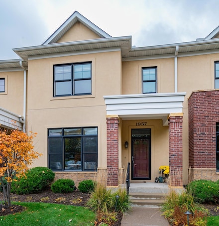 1957 Oak St, Mendota Heights, MN 55118