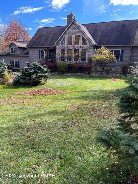 463 Cedar Dr, Pocono Summit, PA 18346