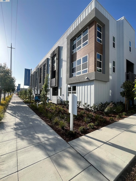 2007 Clement Ave, Alameda, CA 94501