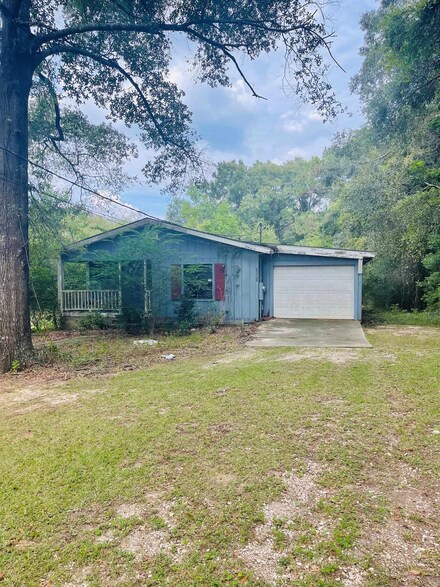 6228 Overlook Rd, Mobile, AL 36618