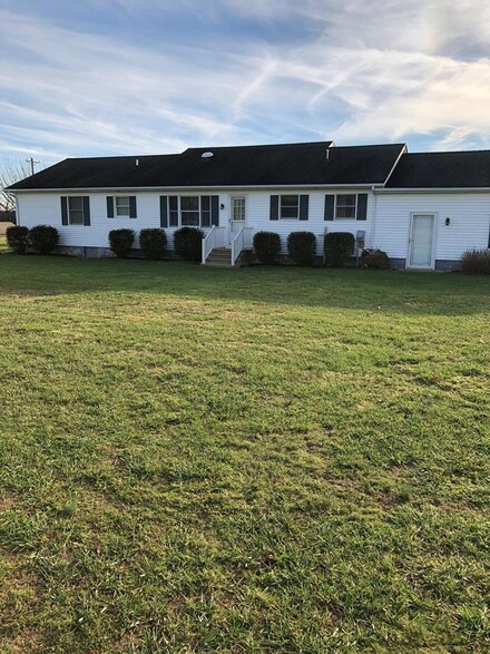 29357 Hopeland Rd, Bloxom, VA 23308
