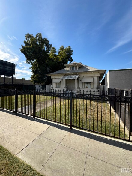 525 N Van Ness Ave, Fresno, CA 93728