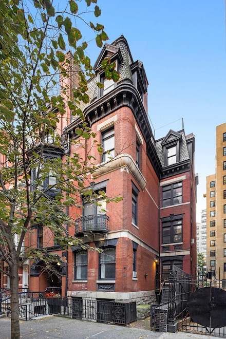 146 E 89th St, New York, NY 10128