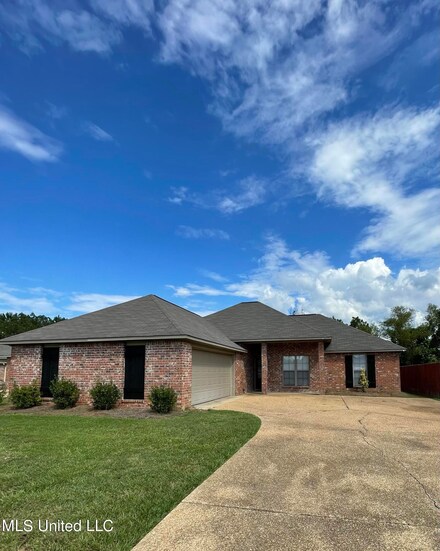 160 Dakota St, Byram, MS 39272