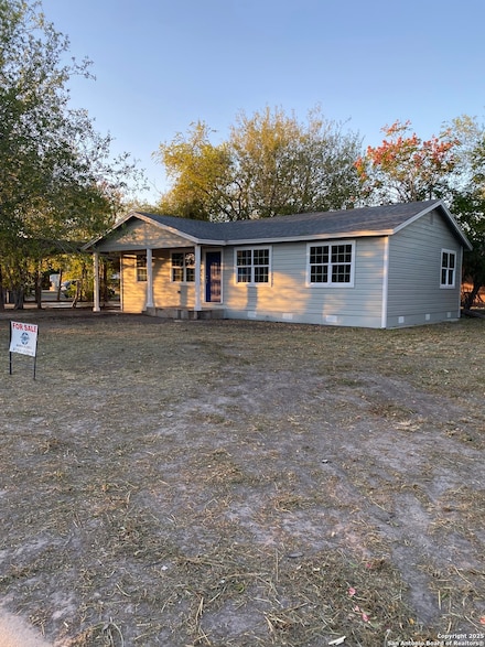 203 W 4th St, Sinton, TX 78387