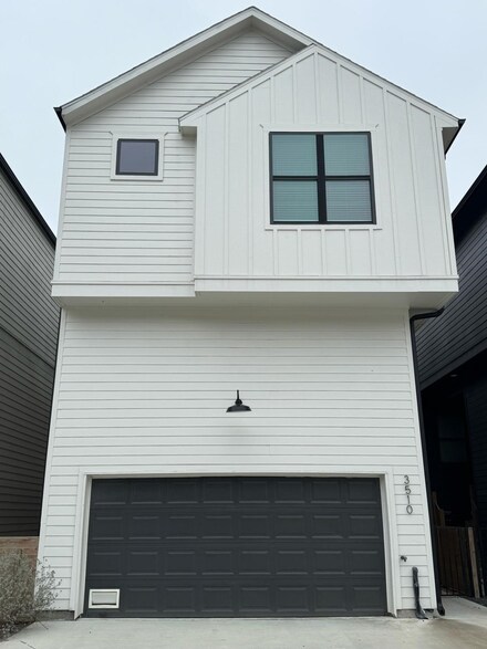 3510 Oak Forest Grove Dr, Houston, TX 77018