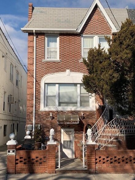 66 Bay 40th St, Brooklyn, NY 11214