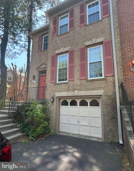 4129 Meadow Field Ct, Fairfax, VA 22033
